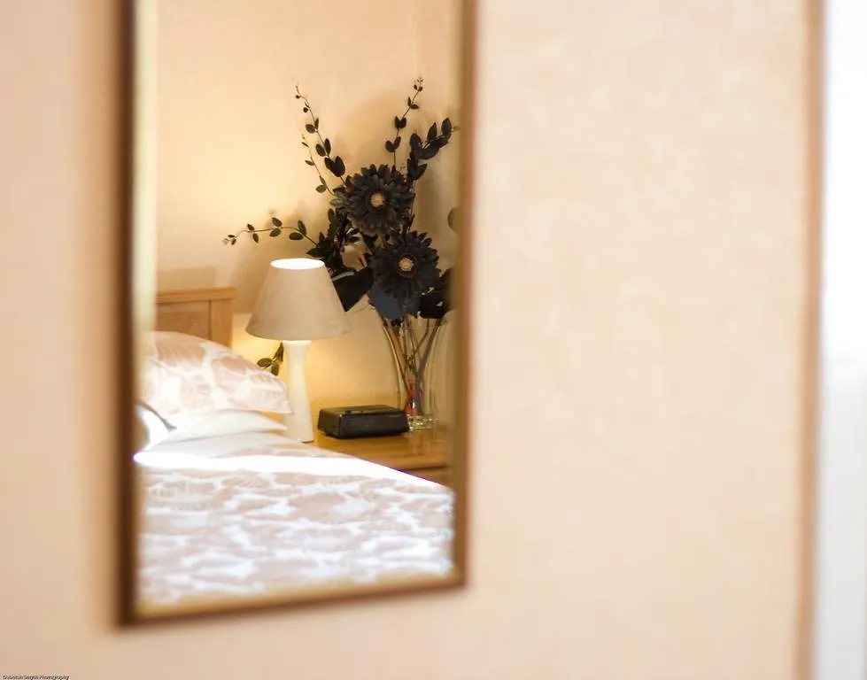 Pinfold Guest House Brighouse 4*,
