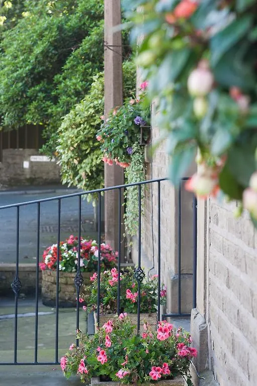 Pinfold Guest House Brighouse