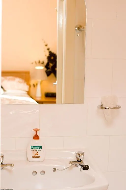 Pinfold Guest House Brighouse