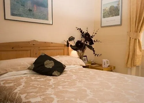 Pinfold Guest House Brighouse