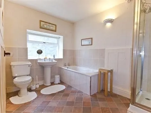 Pinfold Guest House Brighouse 4*,